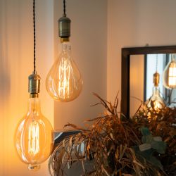 Ampoule LED Giant (BT180) / Vintage au verre ambré, dimmable, culot E27, 8W cons. (60W eq.), 800 lumens, lumière blanc chaud
