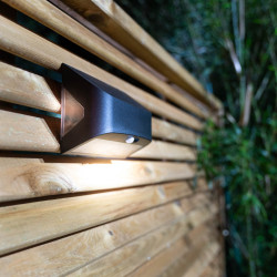 Applique murale hybride Solaire / USB, 700 Lumens, IP54, 3 modes d'éclairage, 10h d'autonomie